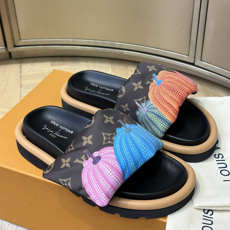 l0vis Vvtt0n slippers